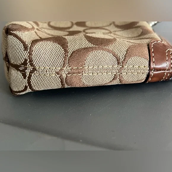 COACH SIGNATURE WRISTLET - Picture 9 of 12